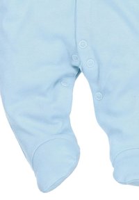 Jasnoniebieski bawełniany pajacyk dla niemowląt z długimi rękawami, z zatrzaskiem u dołu i miękkimi mankietami. Gładka tekstura, odpowiedni dla niemowląt.