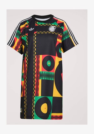 Rövid ujjú fekete mez, mely élénk piros, sárga és zöld geometriai mintákkal díszített, Adidas csíkokkal és a Jamaica Labdarúgó Szövetség logójával.