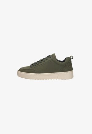 Grüne Leder-Sneaker mit einer strukturierten Oberfläche, runder Zehenpartie und kontrastierender beiger Gummisohle. Verfügt über passende Schnürsenkel und eine Zuglasche.