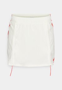 Hvit treningsts skjørt med elastisk liv, med røde snorer og glidelåser på sidene. Glatt stoff, kne-lengde design, ingen mønstre.