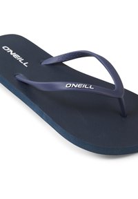 Námořnické modré žabky s texturovanou EVA stélkou, plastovými popruhy bez PVC a bílým logem "O'Neill". Jednoduchý, plochý design pro běžné nošení.