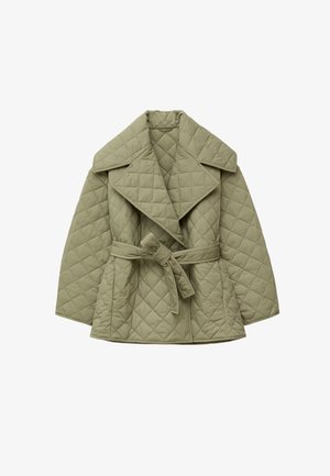 Gestepptes, hellgrünes Jackett mit weitem Kragen, gebundenem Taillengürtel und ärmellangen drei Vierteln. Weiche Textur mit Rautenmuster.