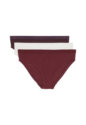 Drie paar damesslips in donker bordeaux, wit en een lichter bordeaux, gemaakt van zachte, rekbare stof met elastische taillebands met logo.