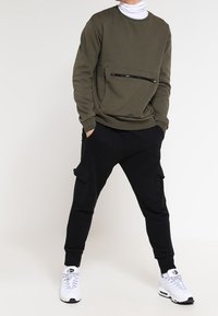 YOURTURN Sweatshirt - olive