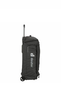 Sac de voyage à roulettes en tissu noir avec poignée télescopique, poche latérale zippée et base à roulettes. Présente le logo "deuter" en blanc.