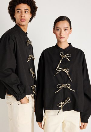 HOWARD LEOPARD TIE SHIRT UNISEX - Nööpidega pluus - black