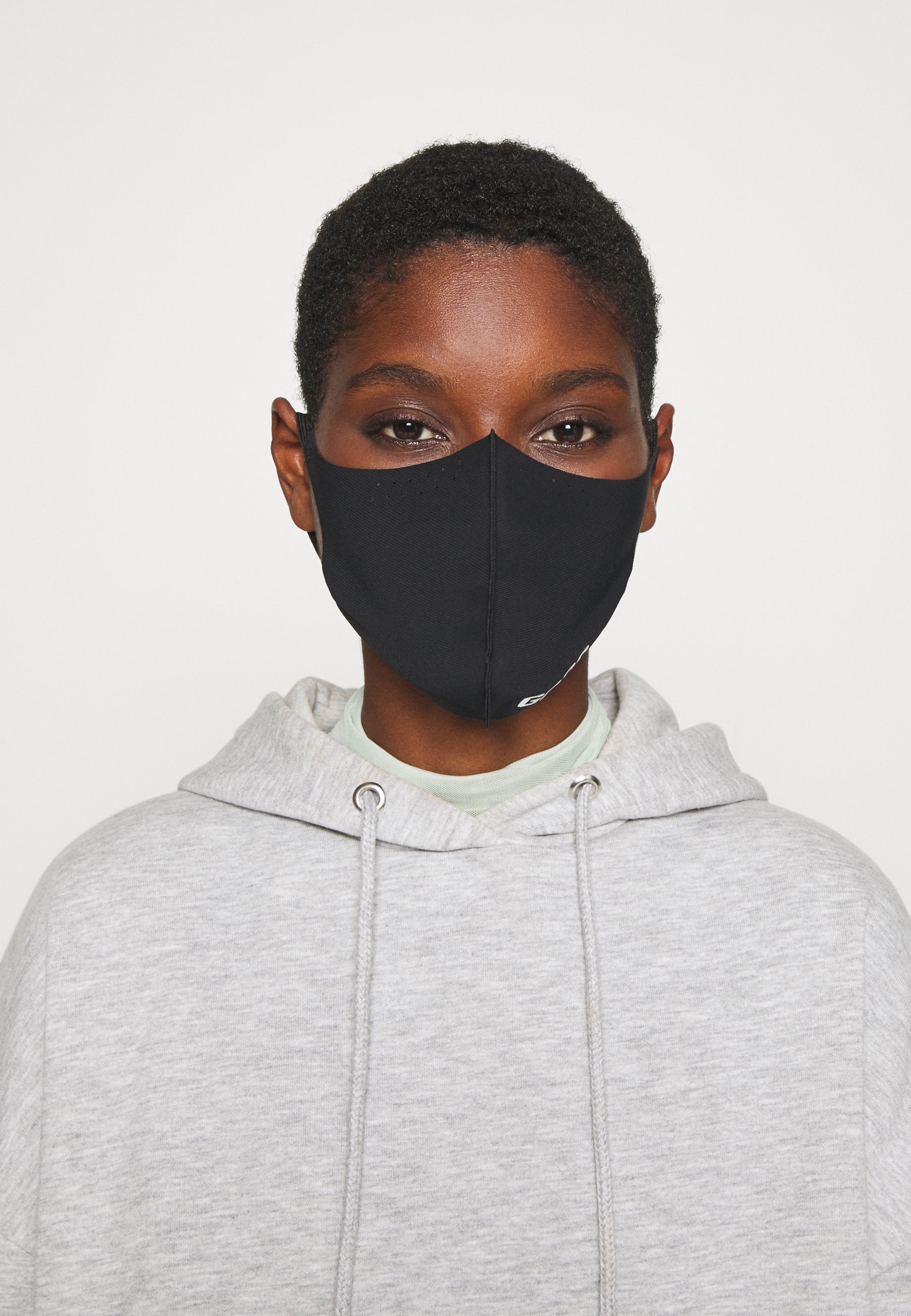 Van Nike tot Off-White; dit zijn de leukste designer mondkapjes