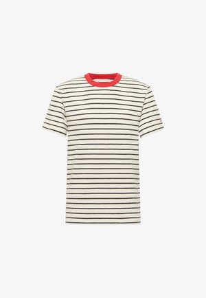 Biele tričko s krátkym rukávom s čiernymi horizontálnymi pruhmi a červeným okrúhlym výstrihom.