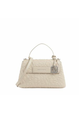 Borsa a tracolla beige con texture e motivo logo in rilievo, hardware argentato, manico superiore e tracolla regolabile, forma rettangolare.