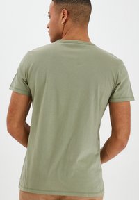 Blend BHDAVIS - T-shirts med print - oil green