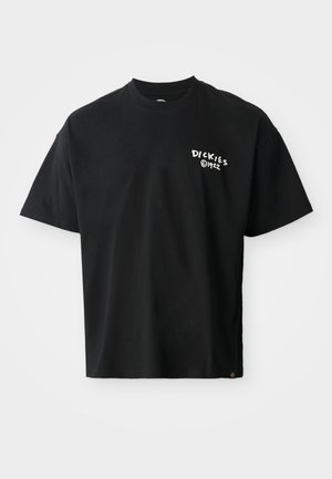 Schwarzes T-Shirt mit kurzen Ärmeln aus Baumwolle und lockerer Passform. Auf der Vorderseite befindet sich ein weißes "Dickies"-Logo. Rundhalsausschnitt, einfarbig.