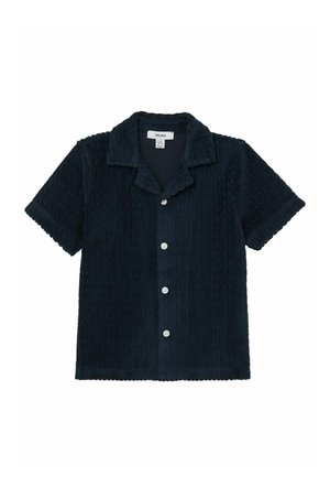 Chemise noire texturée à manches courtes avec col camp et quatre boutons blancs sur le devant.