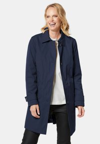 Marineblauer, wasserfester Trenchcoat mit Kragen, Knopfleiste und verstellbaren Bündchen. Mit geradem Schnitt und glatter, eleganter Textur.