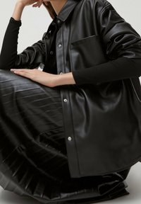 PULL&BEAR Imitatieleren jas - black