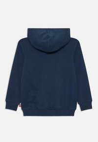 Felpa con cappuccio blu navy caratterizzata da una texture liscia, polsini e orlo a coste. Include un'etichetta nella cucitura in basso a sinistra.