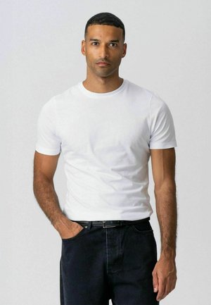 MUSCLE  - Navadna majica - white