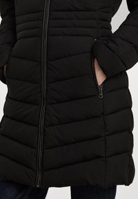 Lauren Ralph Lauren CHEVRON-QUILTED HOODED JACKET - Zimski kaput - black
