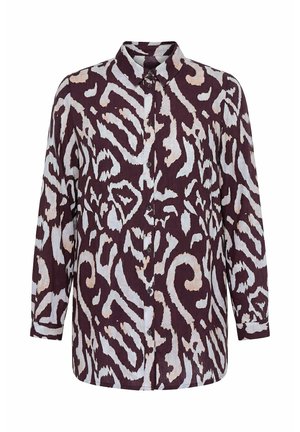 Chemise à manches longues boutonnée avec un motif abstrait animalier en tons violet foncé, blanc et beige clair.