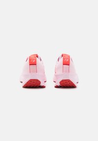 Nike Performance INTERACT RUN SE jasnoróżowy