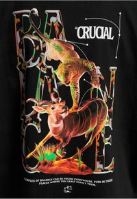 Mister Tee UNISEX CRUCIAL OVERSIZE - Triko s potiskem - black
