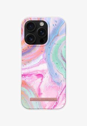 Telefono dėklas su marmuro raštu rožinės, mėlynos, žalios ir oranžinės spalvų atspalvių. Yra matinė apdaila ir iškilus prekės ženklo logotipas apačioje.