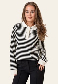 Nevybrané, black stripes