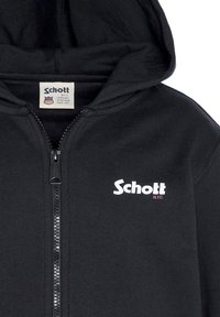 Schwarze Zip-Up-Hoodie aus einem Baumwoll-Mischgewebe. Verfügt über einen vorderen Reißverschluss, Kängurutaschen und ein weißes Logo auf der linken Brust.