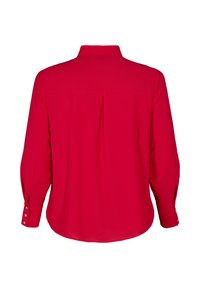 Sarkans gara piedurkņu blūze ar apkakli, centrā aizmugurē ir krokas, piedurknes ir ar pogām, un tai ir gluda, spīdīga tekstūra.