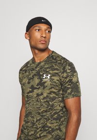 Under Armour ABC CAMO - T-shirt med print - black/khaki