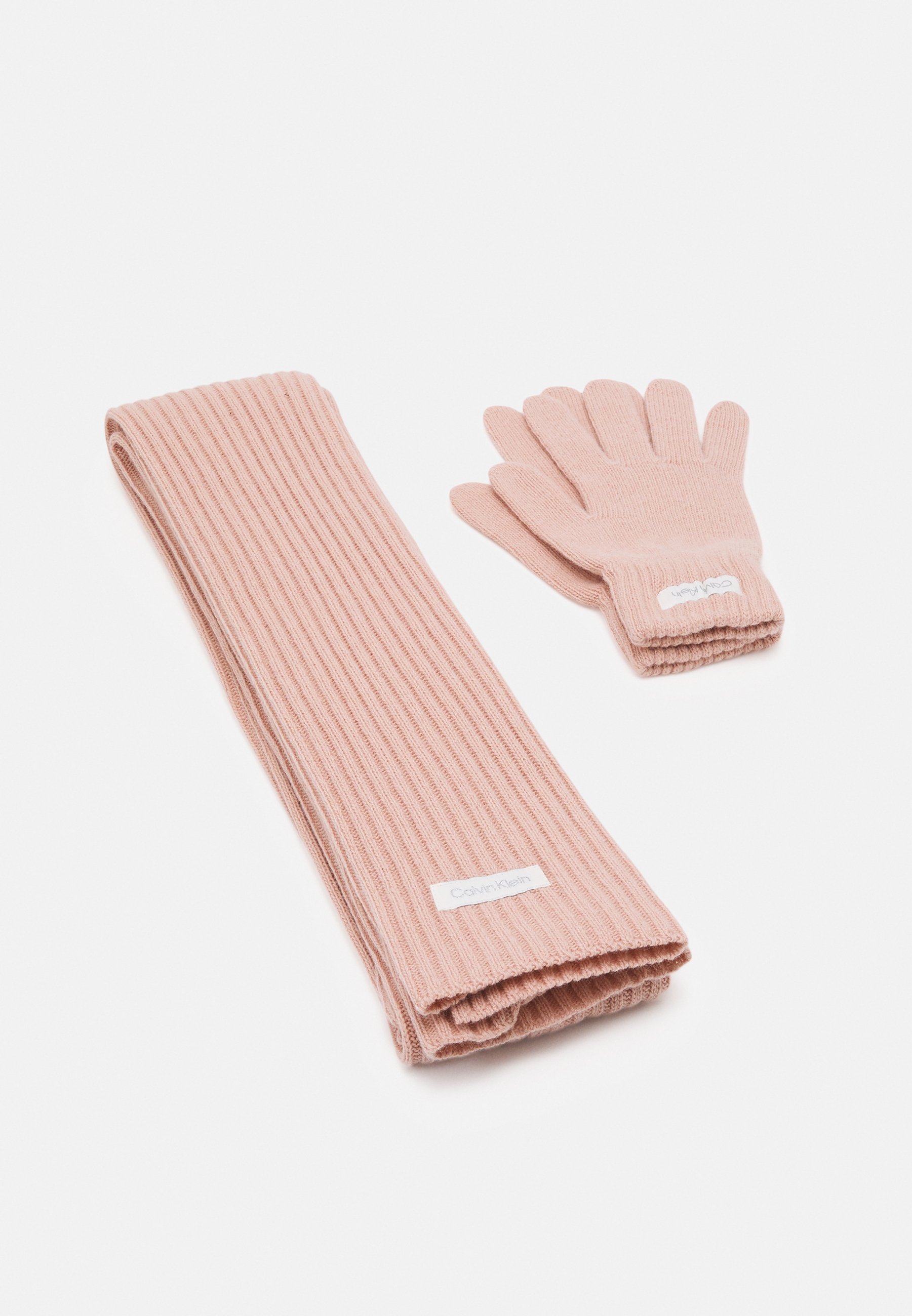 Hot pink gloves and scarf Clearance