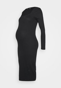 Vestido preto de mangas longas com uma silhueta ajustada, decote quadrado e tecido suave e elástico, projetado para acomodar uma barriga de grávida.