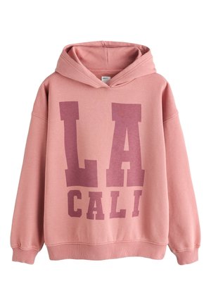 Sweat à capuche rose avec un grand texte « LA CALI » imprimé en rose plus foncé sur le devant, manches longues et poignets et ourlet côtelés.