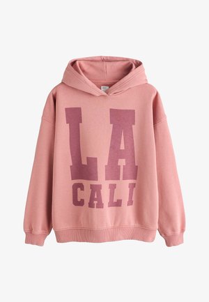 Sweat à capuche rose avec un grand texte « LA CALI » imprimé en rose plus foncé sur le devant, manches longues et poignets et ourlet côtelés.