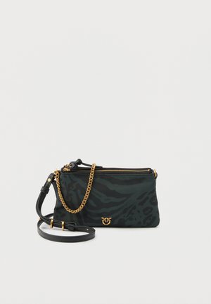 Majhna temno zelena torbica čez ramo z nežnim živalskim vzorcem, z zlatim verižnim detajlom, črnim nastavljivim usnjenim trakom in zlatim zadrgo za zapiranje.