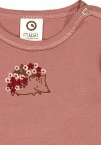 Une combinaison en coton rose avec un design de hérisson orné de fleurs multicolores. Fermeture à pression à l'épaule. Étiquette de la marque visible.