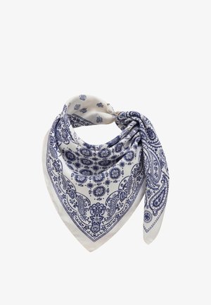 Valkoinen silkkihuivi, jossa yksityiskohtaiset siniset kukka- ja paisley-kuviot, taiteltu ja solmittu.