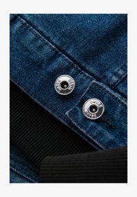 Non selezionato, blue and black