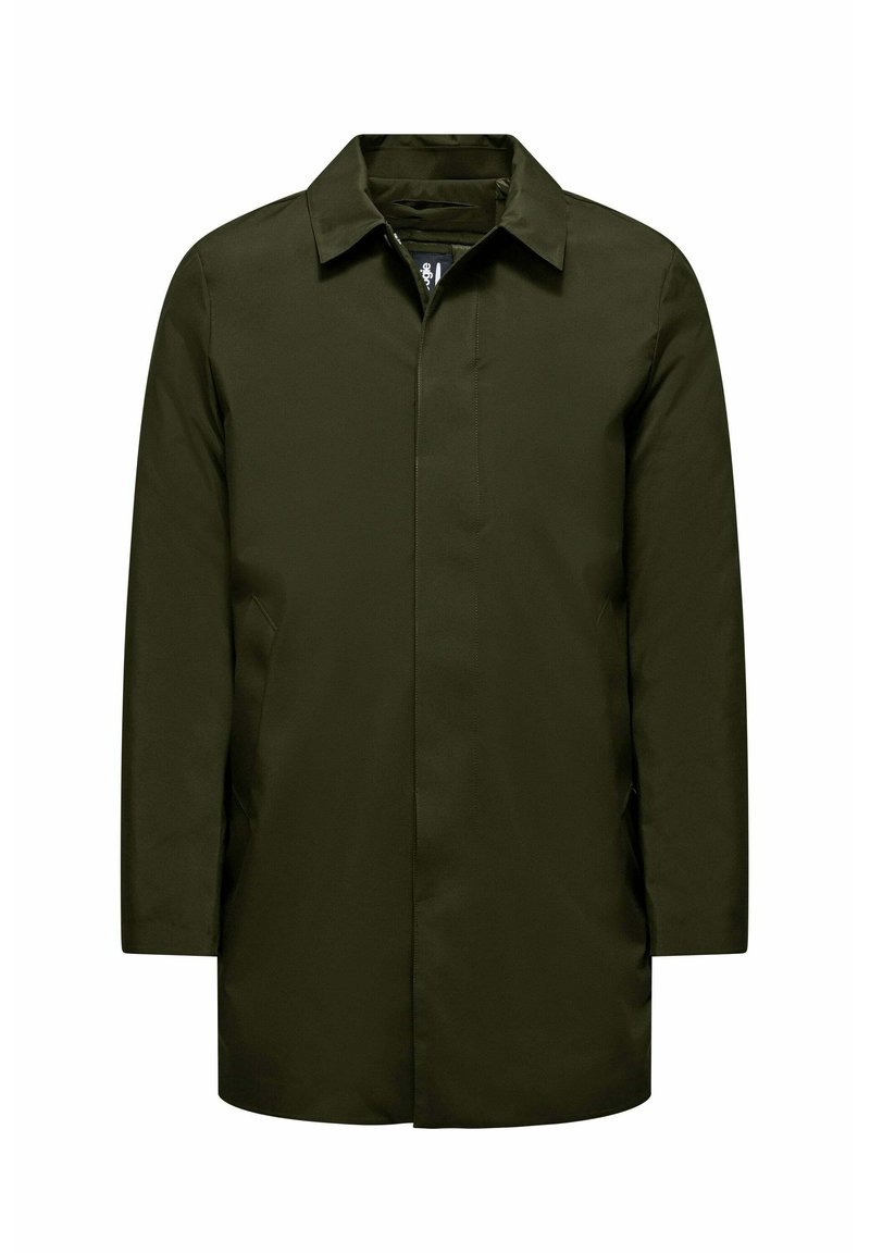 Olivengroene jas, gemaakt van soepel materiaal, met een kraag, rechte snit, lange mouwen en een verborgen voorknoopsluiting. Geen zichtbare hardware.