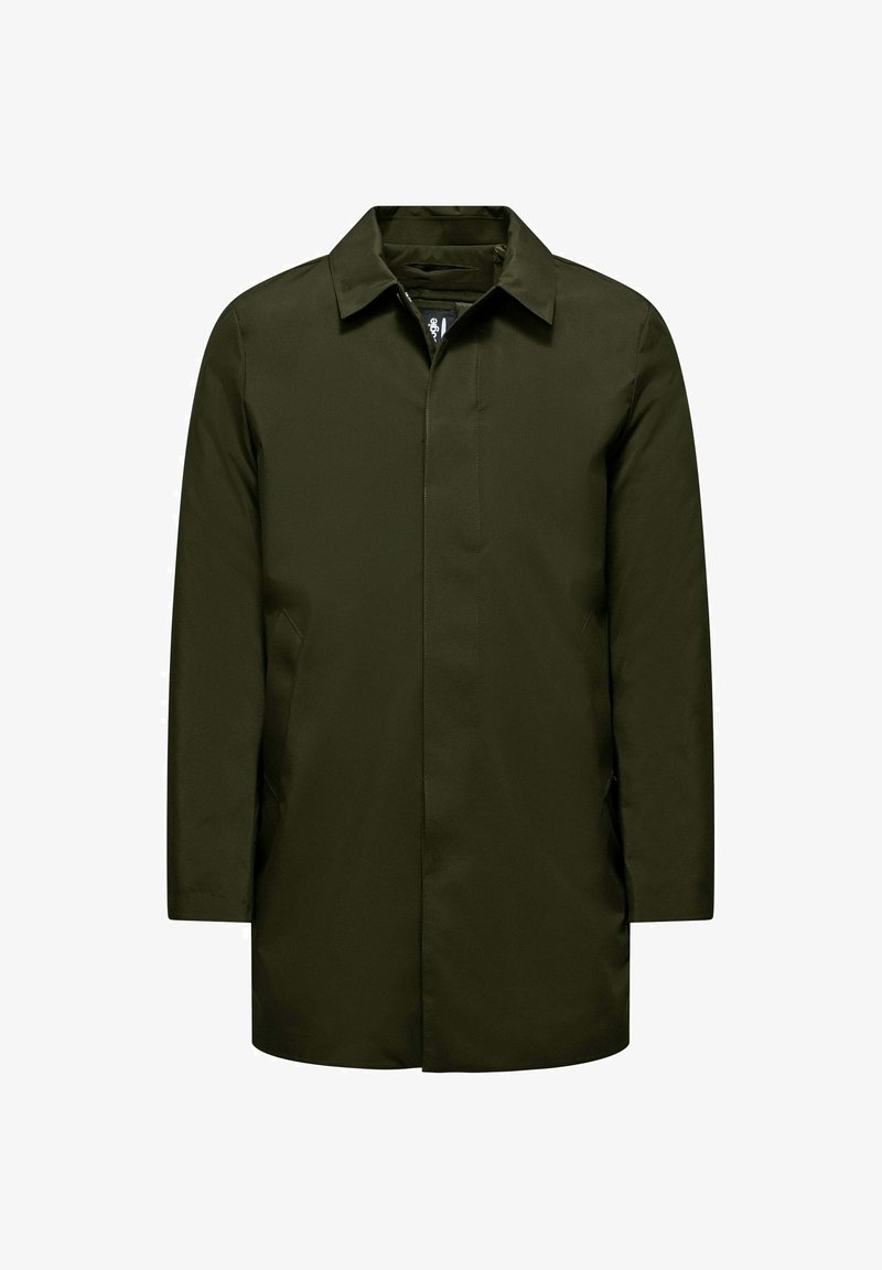 Olivengroene jas, gemaakt van soepel materiaal, met een kraag, rechte snit, lange mouwen en een verborgen voorknoopsluiting. Geen zichtbare hardware.