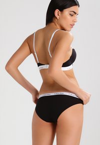 Calvin Klein Underwear BIKINI 3 PACK CAROUSEL COTTON STRETCH - Briefs - black/white