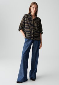 OPUS LOOSE FIT PRINT - Camicia - olive leaf