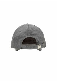 Szaro-czapa z pionowymi paskami, zakrzywionym rondem, regulowanym metalowym zapięciem z tyłu i teksturowanym materiałem. Wnętrze wyłożone, casualowy wygląd.