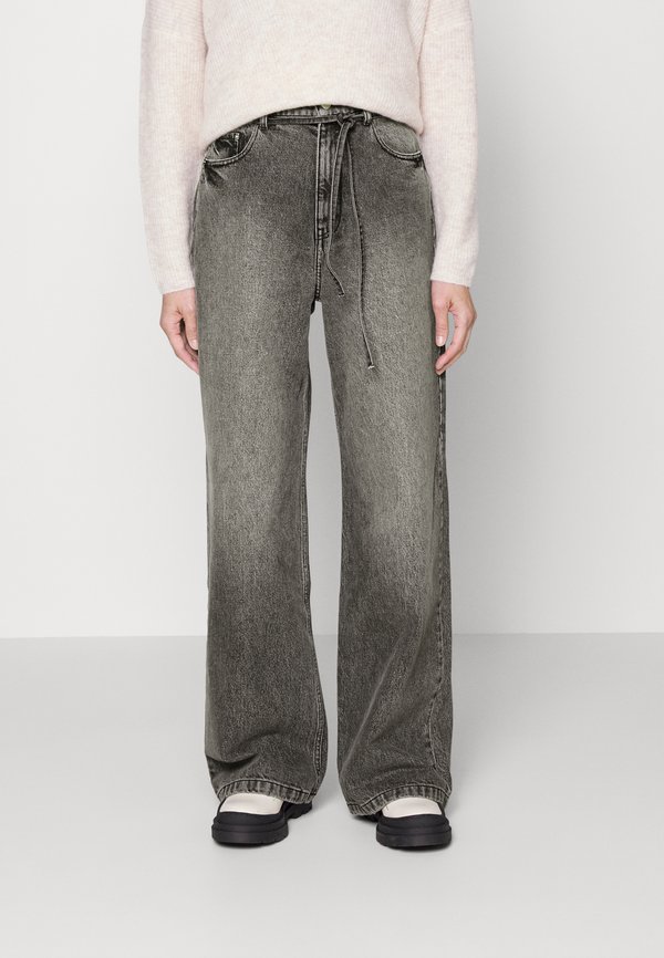 ELIJAH WONDERFUL  - Wide Leg