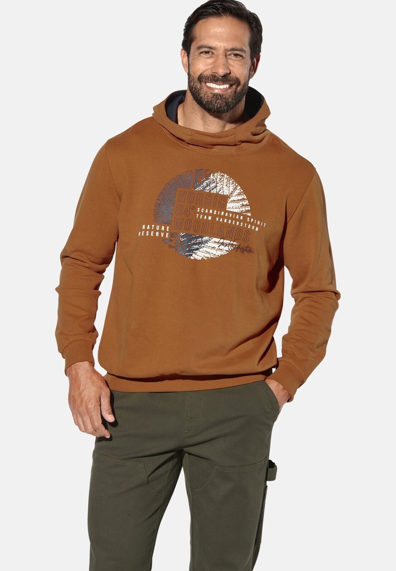 Brauner Hoodie mit einem kreisförmigen Grafikdruck in Weiß und blauem Text. Verfügt über eine Kängurutasche und gerippte Ärmelbündchen, hergestellt aus weichem Stoff.