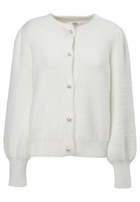 Witte fluffy gebreide cardigan met lange pofmouwen en vijf parelknopen aan de voorkant.