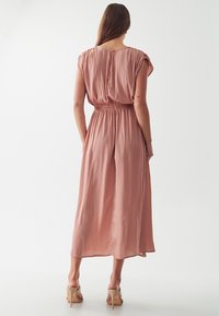 WILLA CAROL MIDI - Vapaa-ajan mekko - blush