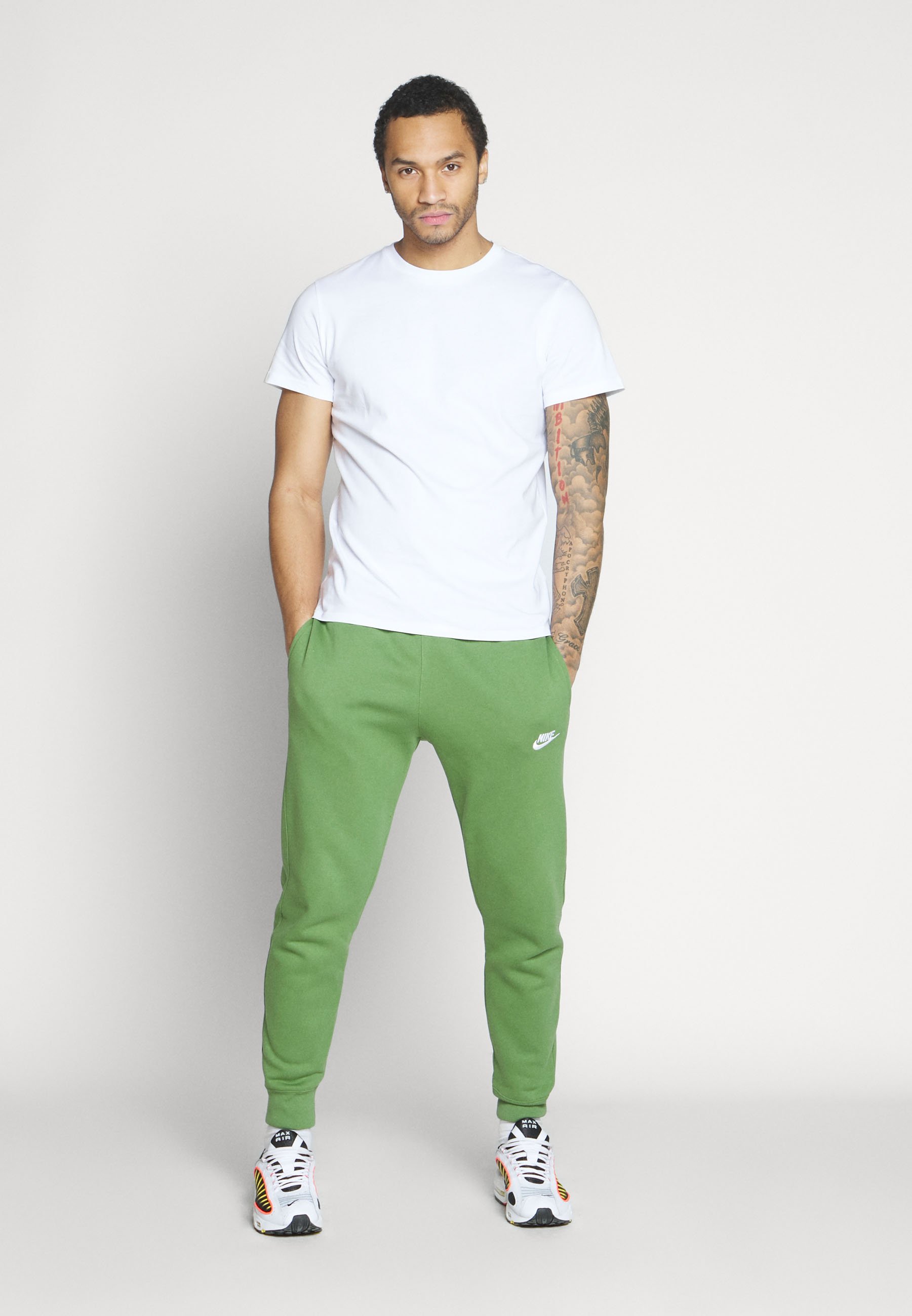Nike Sportswear CLUB - Pantaloni sportivi - treeline/oliva - Zalando.it