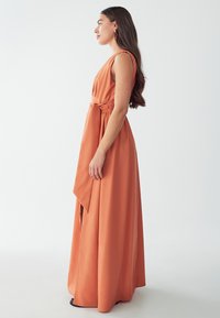 ST MRLO RYLAN MAXI  - Maxi šaty - rust
