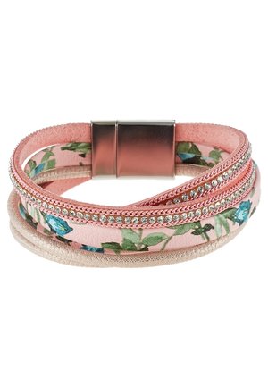 Pink flerstrengsarmbånd med blomsterprint, rhinsten-detaljer og en metal magnetlås.