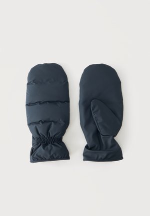 Paire de moufles d'hiver isolées noires, l'une montrant la paume avec le pouce, l'autre montrant le dos avec un bracelet élastique au poignet, sur fond blanc.